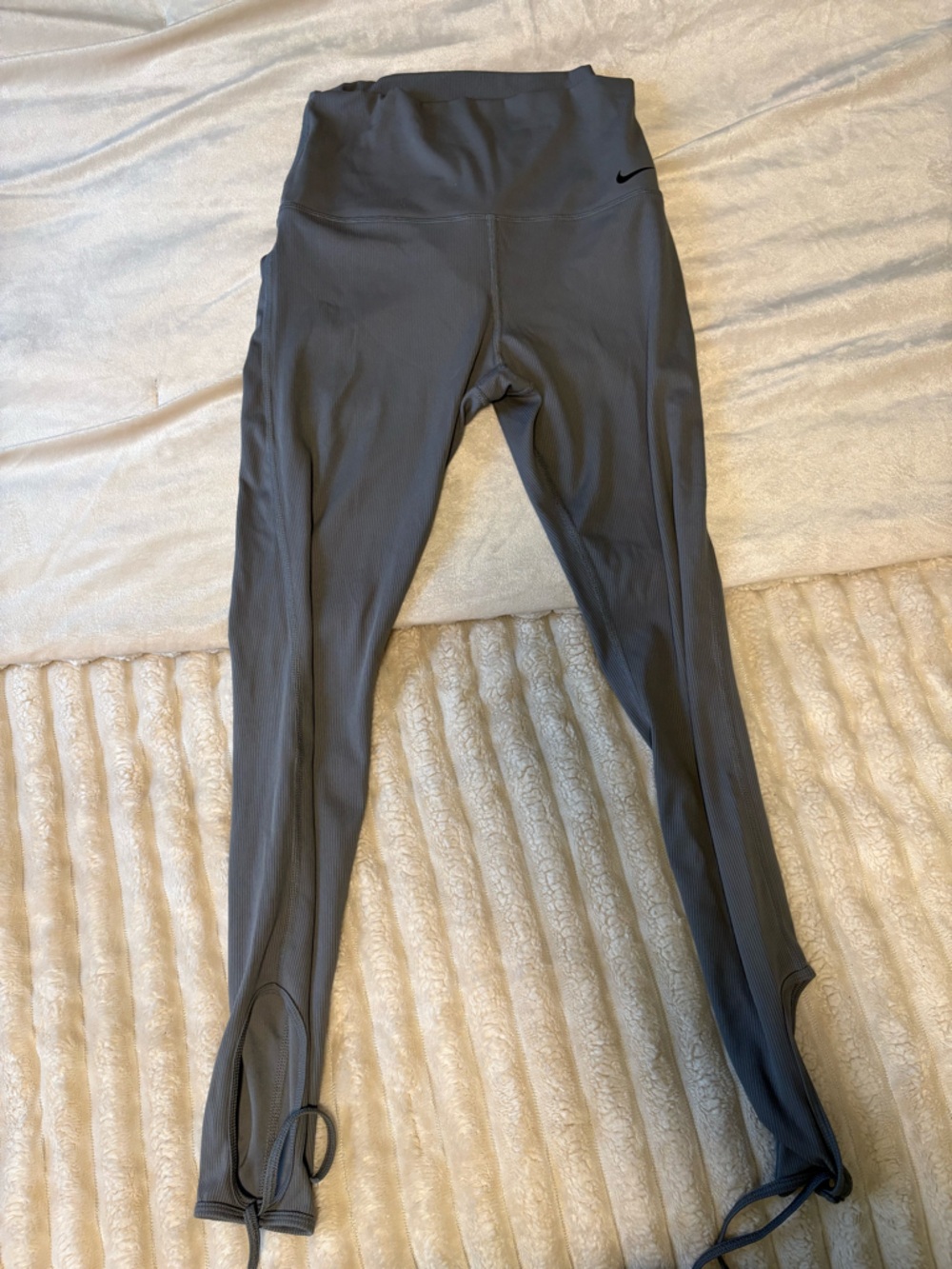 Nike Dri-FIT Ribbed Leggings in Light Gray